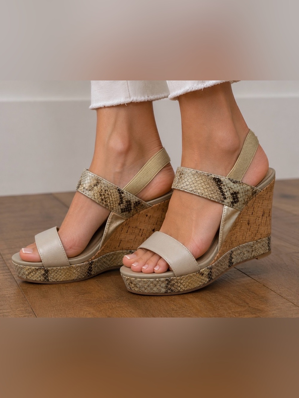 NWOT, WHBM, Greta. Size 6.5 - Picture 3 of 9
